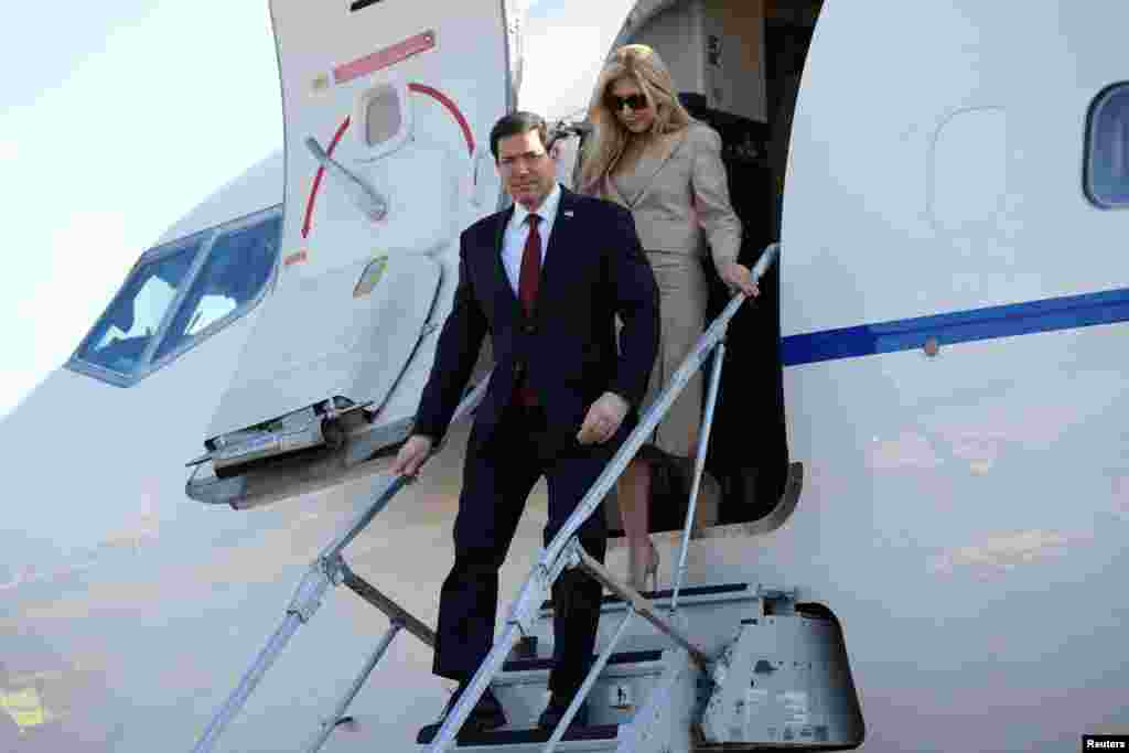 El secretario de Estado Marco Rubio, acompañado de su esposa Jeanette, arriba a Roma para una visita oficial de dos días. 