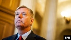 El senador republicano Lindsey Graham atiende a los periodistas en el Capitolio, en Washington, Estados Unidos.