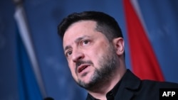El presidente de Ucrania, Volodímir Zelenski, ofrece una rueda de prensa conjunta tras una reunión con el primer ministro de Noruega y el presidente de Finlandia sobre la situación en Ucrania, el 20 de octubre de 2026 en Oslo.