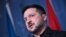 El presidente de Ucrania, Volodímir Zelenski, ofrece una rueda de prensa conjunta tras una reunión con el primer ministro de Noruega y el presidente de Finlandia sobre la situación en Ucrania, el 20 de octubre de 2026 en Oslo.