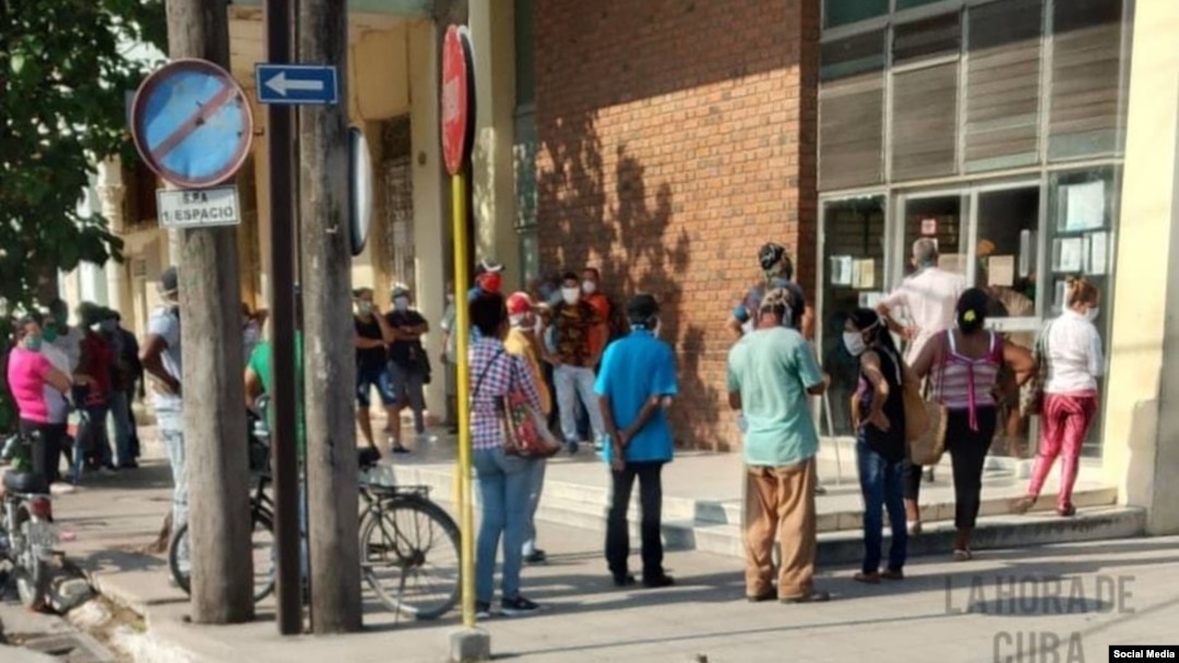 Camagüey colas en TRD Foto tomada de Facebook de La Hora de Cuba