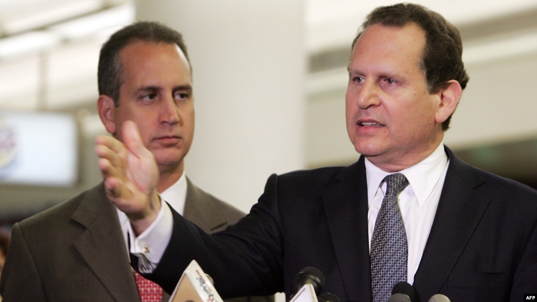Lincoln Diaz-Balart (der.) y su hermano Mario Diaz-Balart (izq.). Foto Archivo.