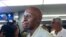 Guillermo Fariñas tras su arribo al Aeropuerto Internacional de Miami (MIA).