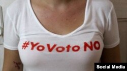 Agreden a poeta por vestir camiseta en rechazo a la nueva Constitución
