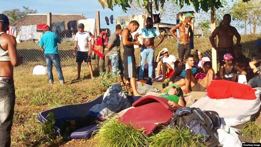 Migrantes cubanos en Lajas Blancas.
