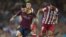 El delantero argentino del FC Barcelona, Leo Messi (i), lucha el balón junto al turco Arda Turan, del Atlético de Madrid 