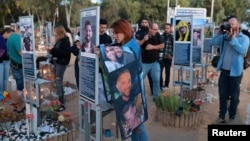 Un homenaje a la víctimas en el sitio del festival de música Nova, en el tercer aniversario del ataque, cerca de Reim, en el sur de Israel, el 7 de octubre de 2026. REUTERS/Ronen Zvulun