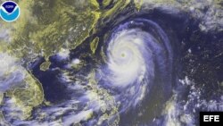 El sur de Japón en alerta por la llegada de un "Supertifón"