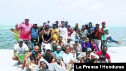 <span class="margin_top5 block">Cada uno de nosotros aportó unos 15 mil pesos cubanos para construir la balsa y pagar los otros gastos, explicaron al diario La Prensa</span>.