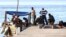 La noticia de la llegada de balseros cubanos a islas Caimán publicada en Cayman Compass.