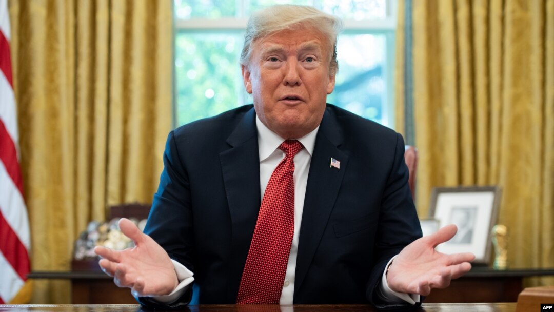 El presidente Donald Trump en la oficina oval de la Casa Blanca. 
