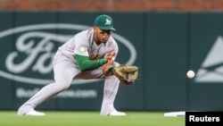 Los Atléticos prescindieron de los servicios del utility cubano Andy Ibáñez