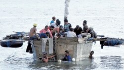 Rescatan a 33 balseros a nueve millas de Florida