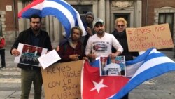 Exiliados protestan en España por visita de los Reyes a Cuba