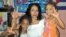 La dama de blanco Aymara Nieto Muñoz, junto a sus hijas. 