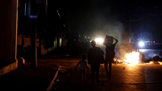 Quema de basura y cacerolazos en La Habana, Holguín y Santiago por extensos apagones - mayo 19, 2026