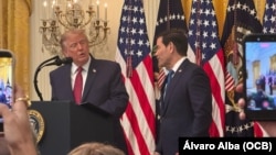 El presidente Donald Trump y el secretario de Estado Marco Rubio en la ceremonia por el Mes de la Herencia Hispana, en la Casa Blanca. 