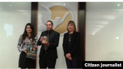 Reporta Cuba. Entregan premio a Mario Félix Lleonart @yoaxism.