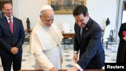 El papa León León XIV recibe al recretario de Estado de EEUU, Marco Rubio, en el Vaticano, este 7 demayo de 2026.