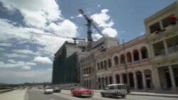 Cubanos sin poder reparar sus casas mientras gobierno construye hoteles de lujo