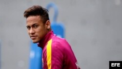 El delantero brasileño del FC Barcelona, Neymar Jr., durante un entrenamiento en la ciudad deportiva Joan Gamper.