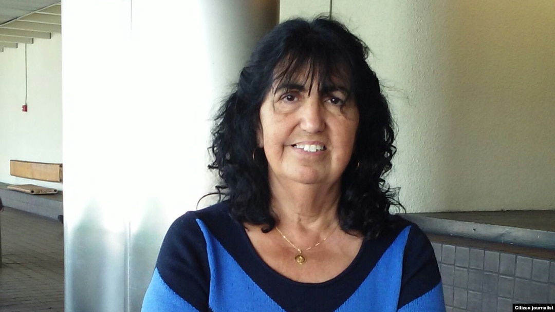 Lupe Busto, en el Aeropuerto Internacional de Miami.