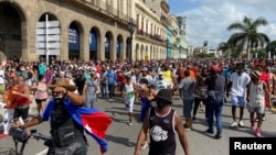 Manifestación pacífica contra el régimen comunista frente al Capitolio Nacional de Cuba, el 11 de julio.