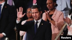 Juan Guaidó ovacionado en el Capitolio. LEAH MILLIS / POOL / AFP