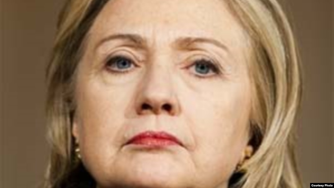 Unos 2.000 correos electrónicos enviados o recibidos por Hillary Clinton en 2009, durante su etapa de jefa de la diplomacia estadounidense, fueron publicados en internet este martes. 
