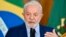 Lula da Silva durante una conferencia de prensa con motivo de la presentación del decreto de Garantía de la Ley y el Orden (GLO) sobre el plan de lucha contra el crimen organizado en Río de Janeiro, en el Palacio Planalto de Brasilia. (Foto de EVARISTO SA / AFP)
