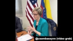 La embajadora de EEUU en Caracas, Venezuela, Laura Dogu en su primer dia de trabajo en la sede diplomática. 