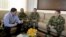 El General Alzate y otros dos soldados liberados por las FARC se entrevistan con el ministro de Defensa colombiano.