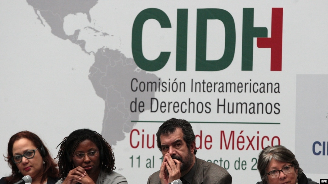 Integrantes de la Comisión Interamericana de Derechos Humanos (CIDH) Rose-Marie Belle Antoine, Tracy Robinson, Felipe González y Rosa María Ortiz. 