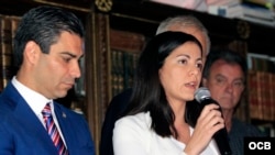 Rosa María Payá, coordinadora de “Cuba Decide", durante una conferencia de prensa en Miami sobre la nueva Constitución en Cuba. (Roberto Koltun)