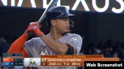 Giancarlo Stanton pegó su octavo jonrón de la temporada.