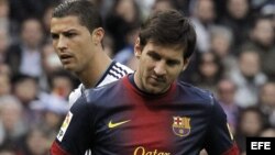El delantero argentino del Barcelona Lionel Messi y el delantero portugués del Real Madrid Cristiano Ronaldo (Archivo).