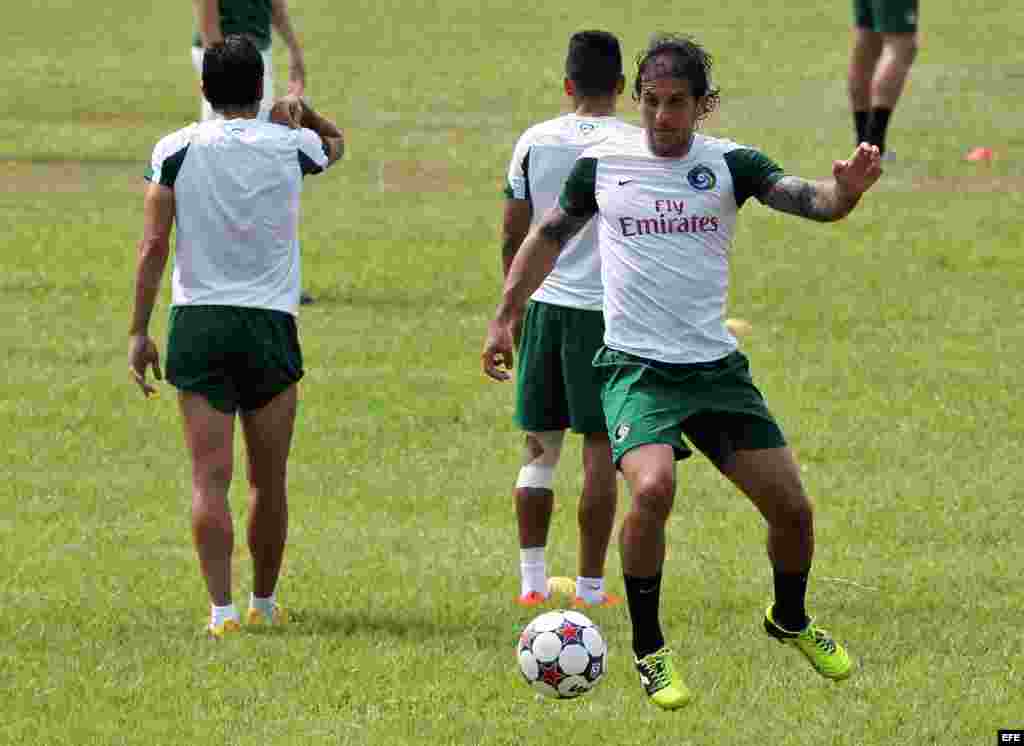 Entrenamiento del Cosmos en La Habana. 