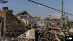 Casas bombardeadas en el ataque aéreo de Rusia, en la región de Odesa, Ucrania, este lunes 26 de agosto de 2024. (Oleksandr GIMANOV/AFP)