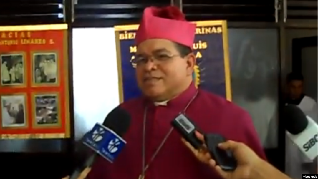Monseñor Azuaje Ayala.