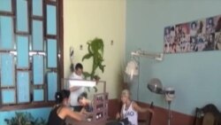 Trabajadores y clientes de peluquería en Cuba creen en la privatización de más servicios