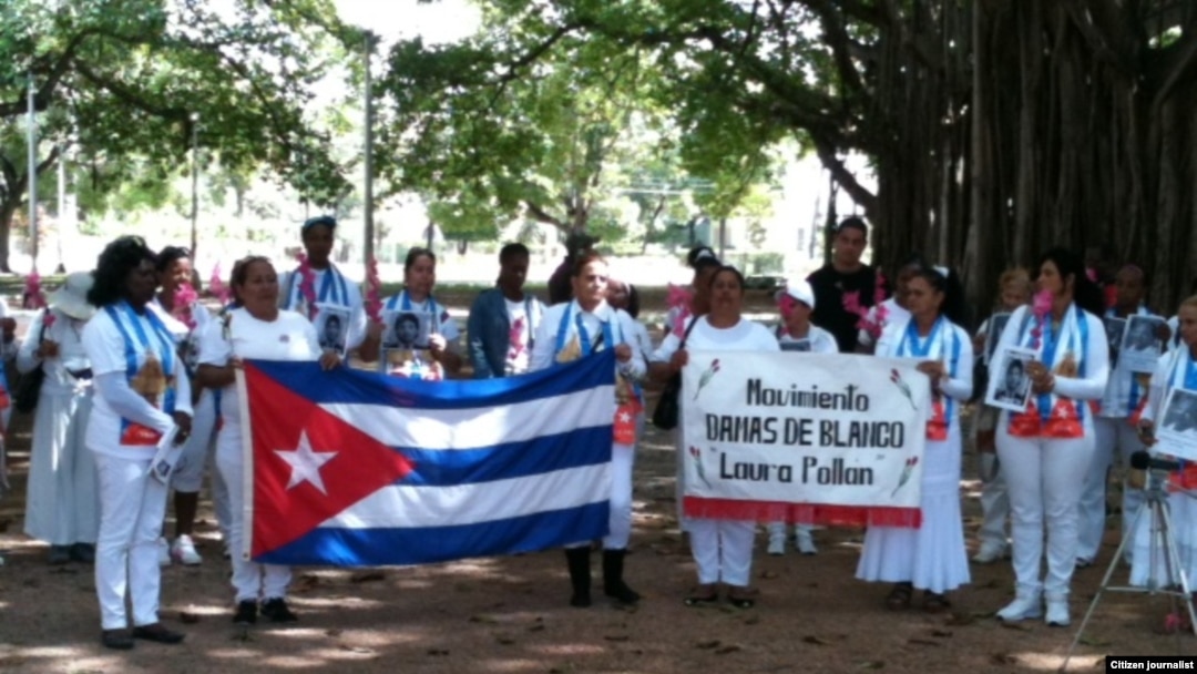 Reporta Cuba. Damas de Blanco en el Parque Gandhi (15 de febrero).