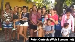 Madres cubanas con sus hijos en local de Santa Clara bajo amenaza de desalojo