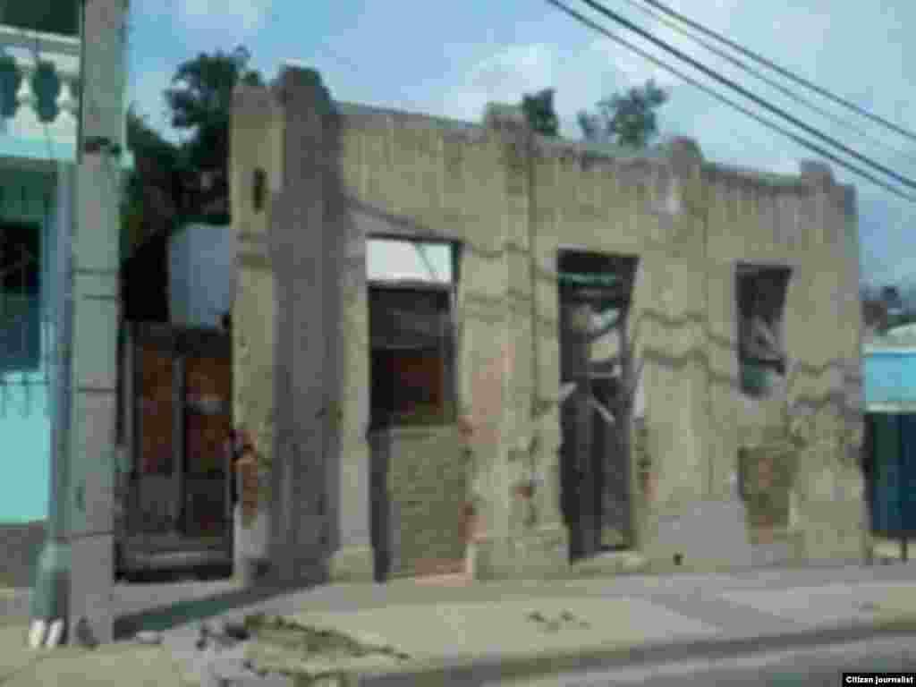 Calle 11 entre 4 y Sastre en Santiago de Cuba. Foto Lázaro Curbelo para Reporta Cuba.