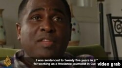 Una escena del documental de Al Jazeera con uno de los entrevistados, el periodista independiente Iván Hernández.