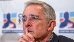 El expresidente colombiano, Álvaro Uribe, renunció al Senado para someterse a una investigación del Tribunal Supremo