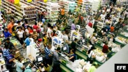Largas colas en supermercados de Táchira por falta de productos
