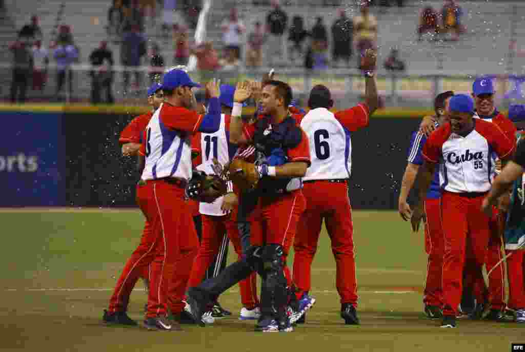 &nbsp;Yasser Rivero junto a su mamá Jacqueline Boni