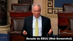 Kaine y un bloque de senadores demócratas impulsan una resolución para limitar las facultades militares de Trump respecto a Cuba.