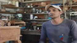 Artesano de Bayamo crea coches en minuatura