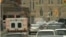 Ambulancias y autos policiales rodean el parlamento en Ottawa, adonde ingresó un hombre armado tras disparar contra un soldado.
